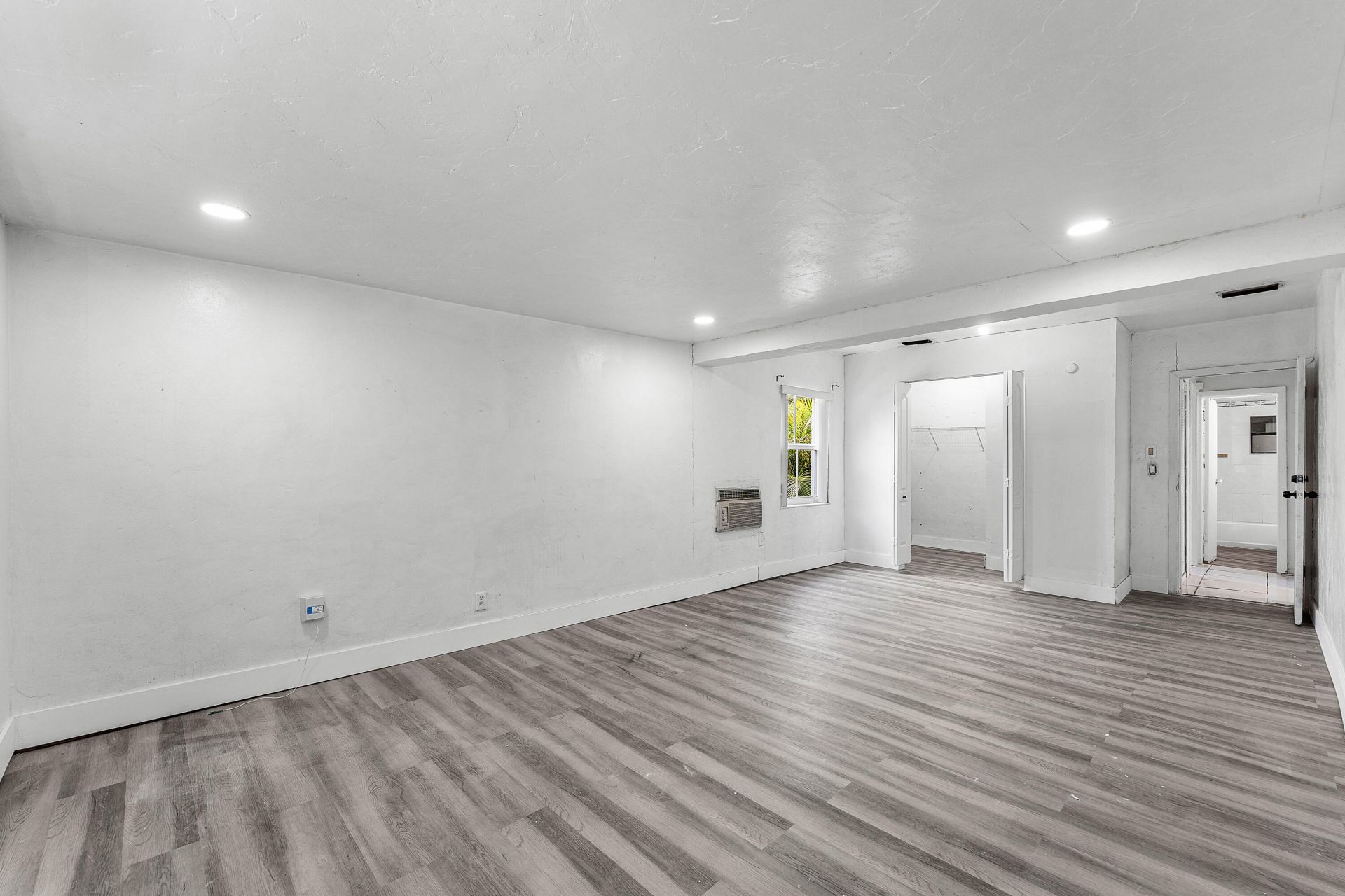 2030 NW 43rd Street, Miami, FL 33142 Photo