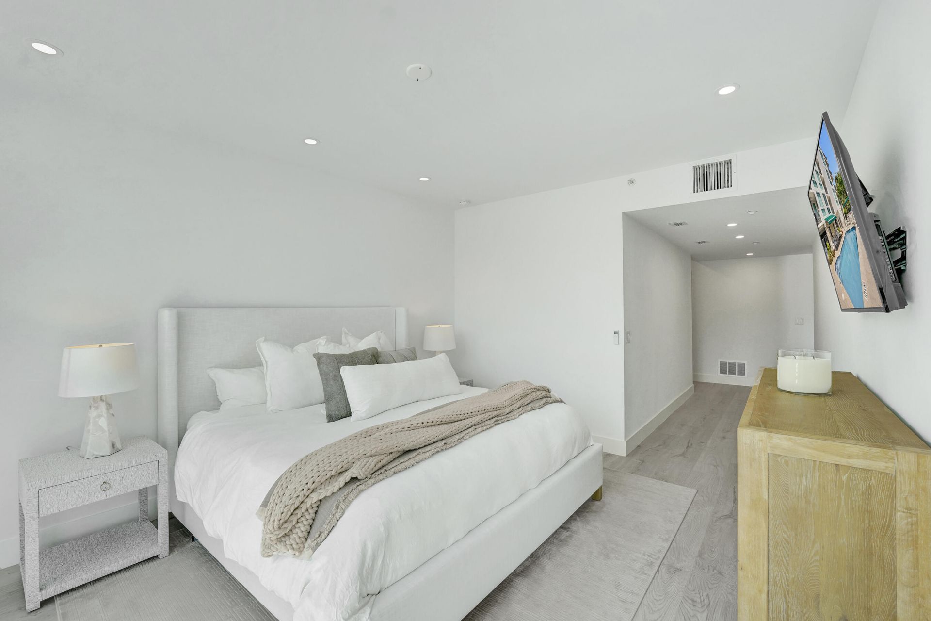 410 Hendricks Isle, Unit 203, Fort Lauderdale, FL 33301 Photo