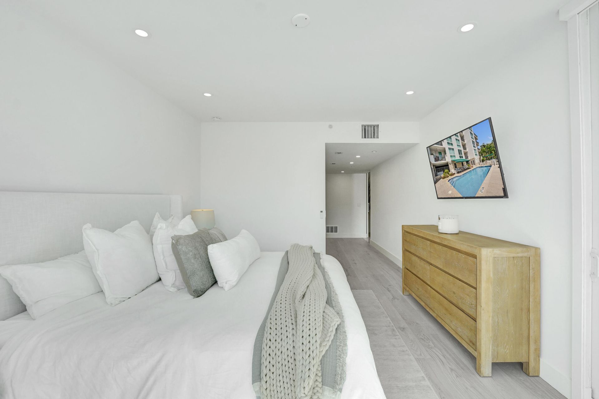 410 Hendricks Isle, Unit 203, Fort Lauderdale, FL 33301 Photo