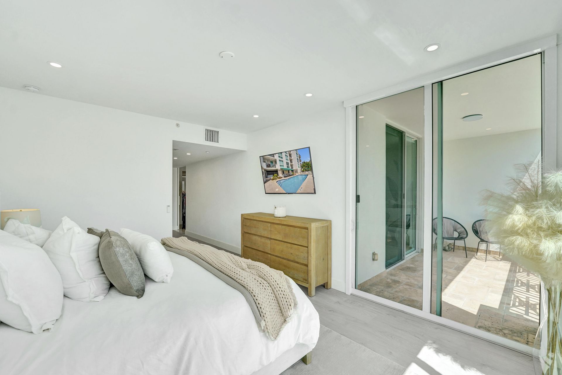 410 Hendricks Isle, Unit 203, Fort Lauderdale, FL 33301 Photo