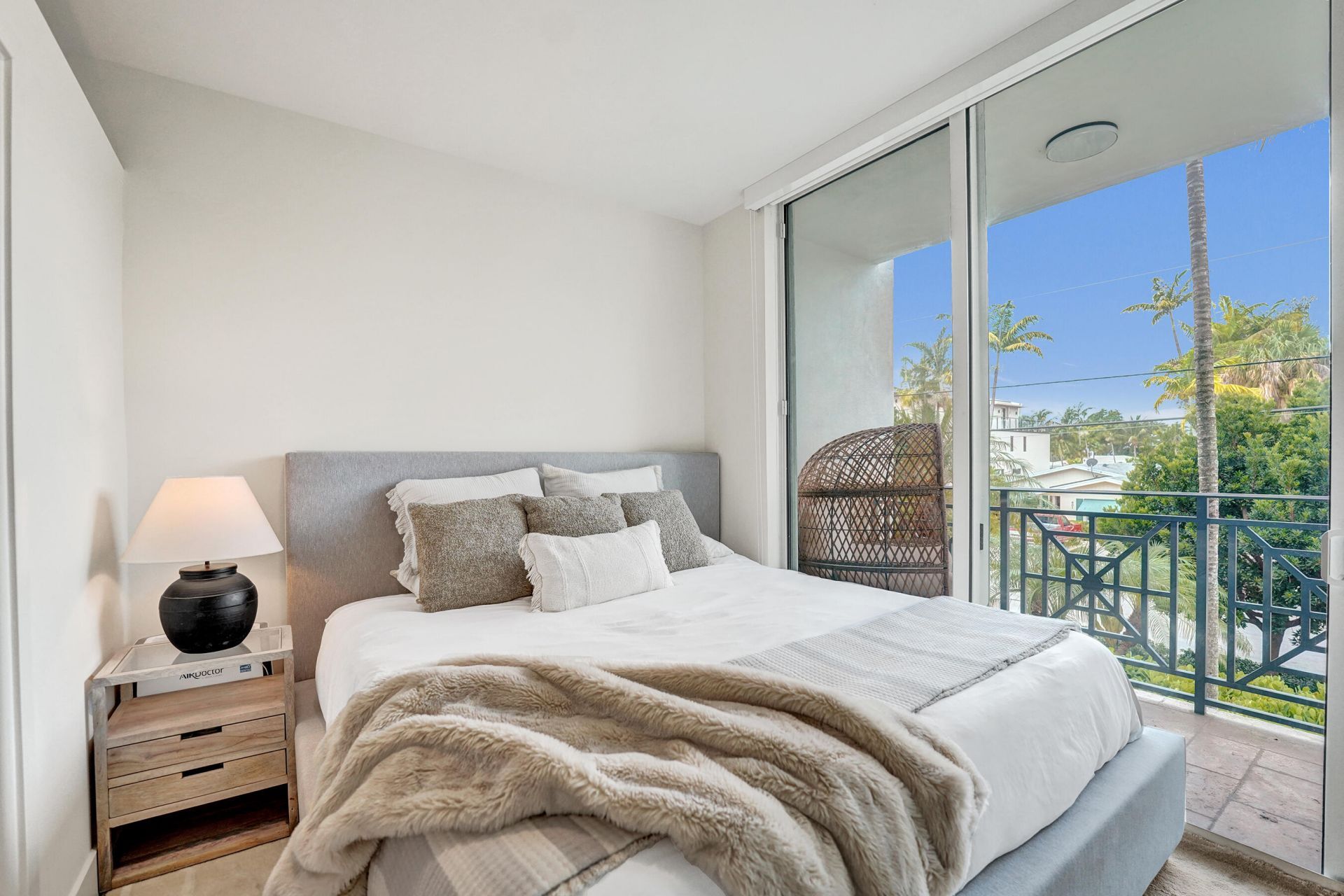 410 Hendricks Isle, Unit 203, Fort Lauderdale, FL 33301 Photo
