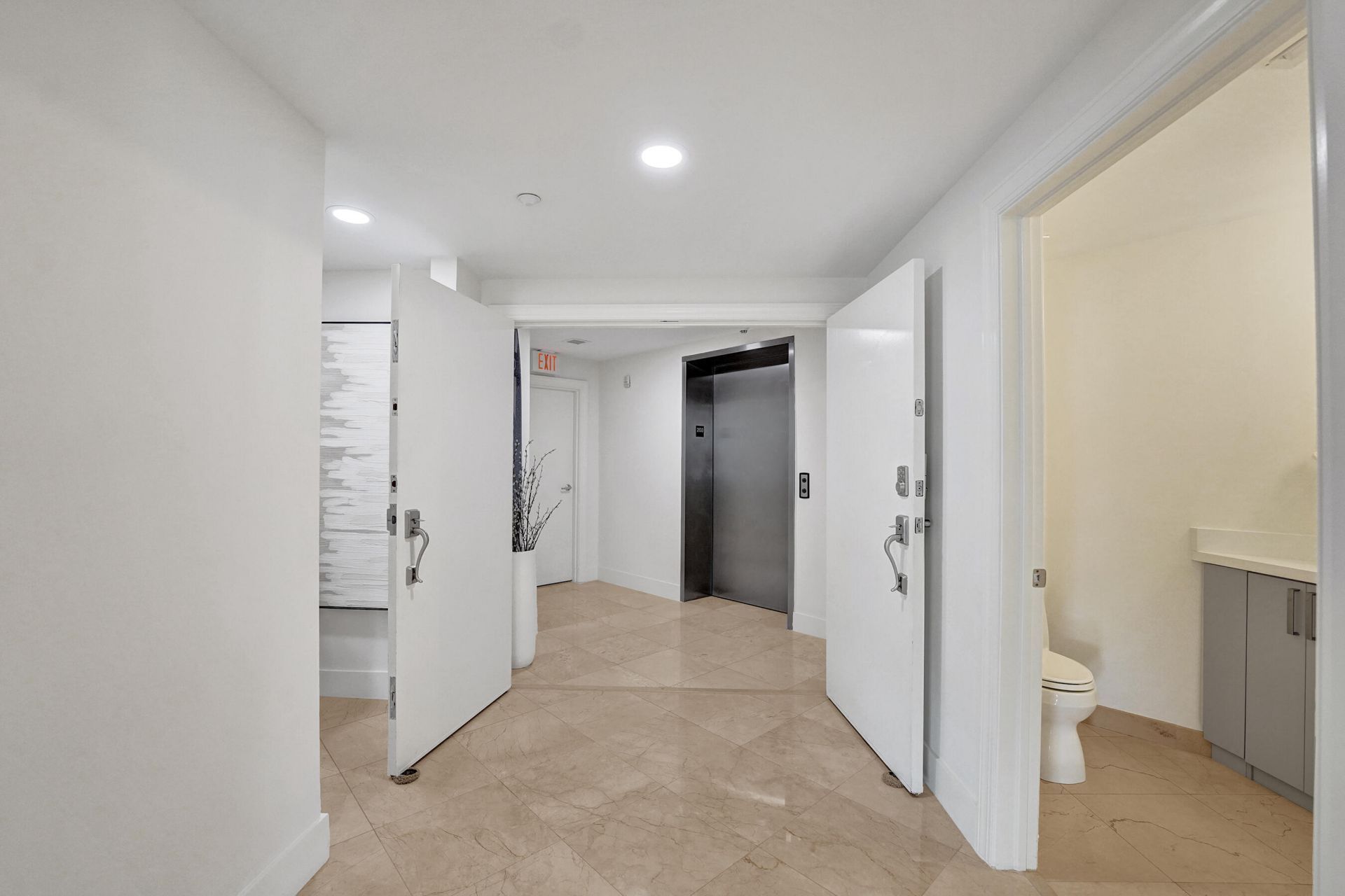 410 Hendricks Isle, Unit 203, Fort Lauderdale, FL 33301 Photo