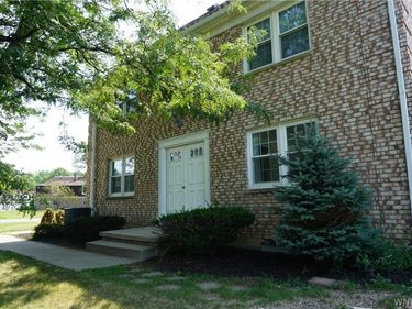 90 Carriage Drive, Unit 8, Orchard Park, NY 14127