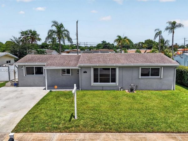 7521 Eaton St, Hollywood, FL 33024