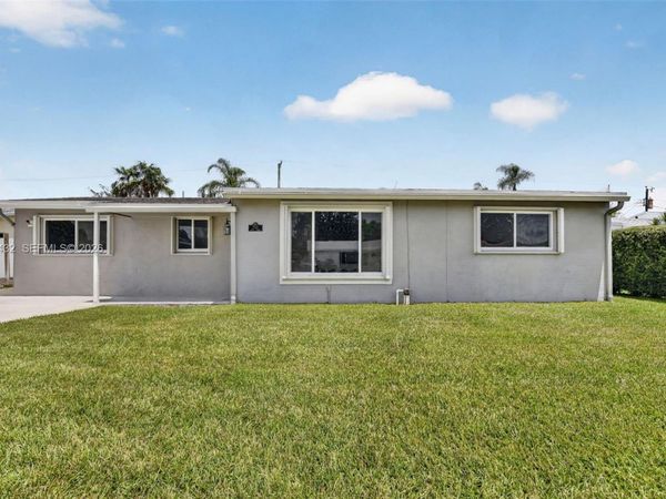 7521 Eaton St, Hollywood, FL 33024