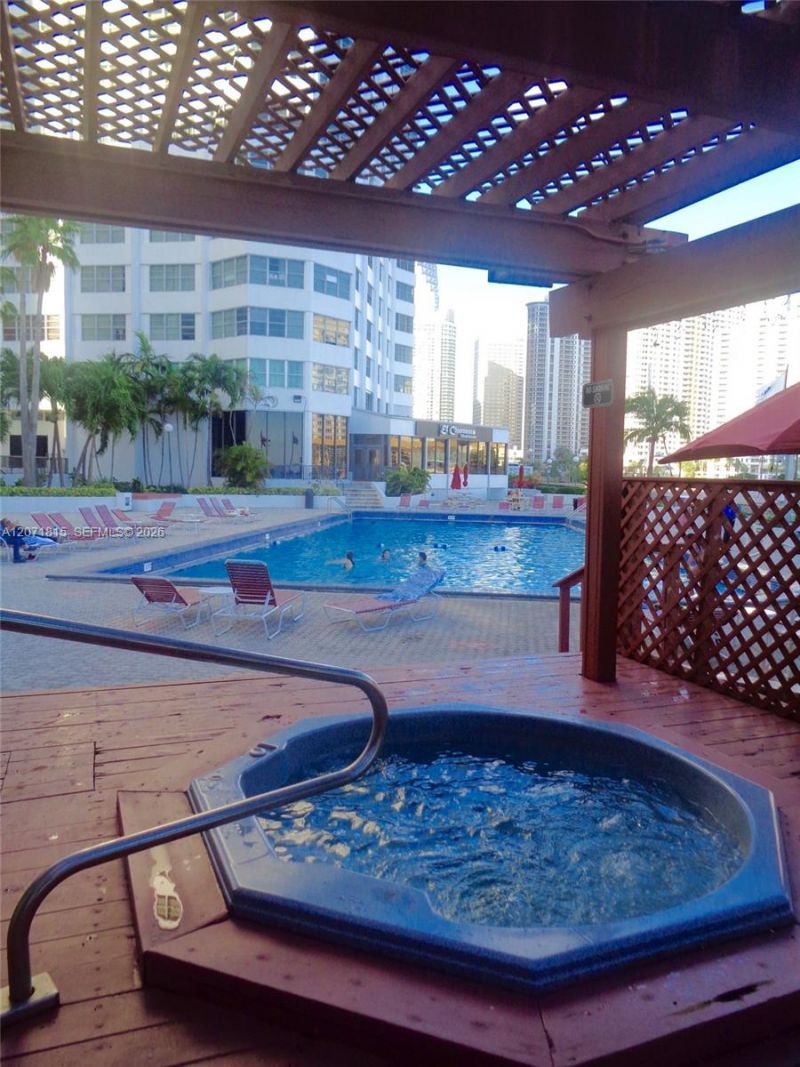 999 Brickell Bay Dr, Unit 809, Miami, FL 33131 Photo