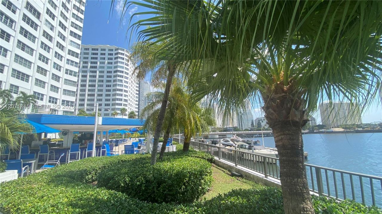 999 Brickell Bay Dr, Unit 809, Miami, FL 33131 Photo