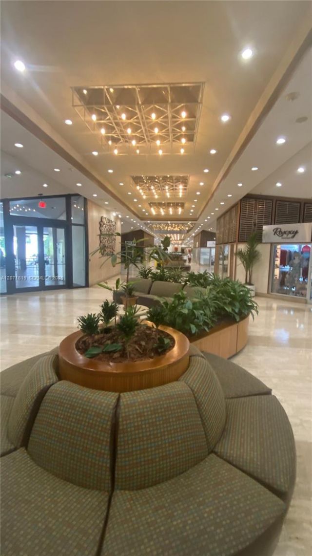 999 Brickell Bay Dr, Unit 809, Miami, FL 33131 Photo