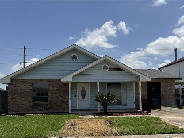 493 LONGWOOD Drive, Destrehan, LA 70047