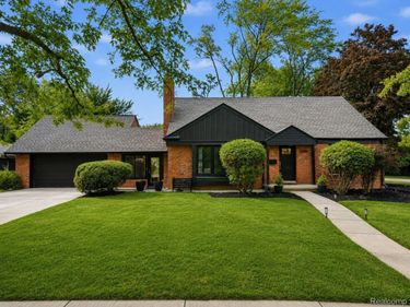 32253 Sheridan Drive, Beverly Hills Village, Mi 48025