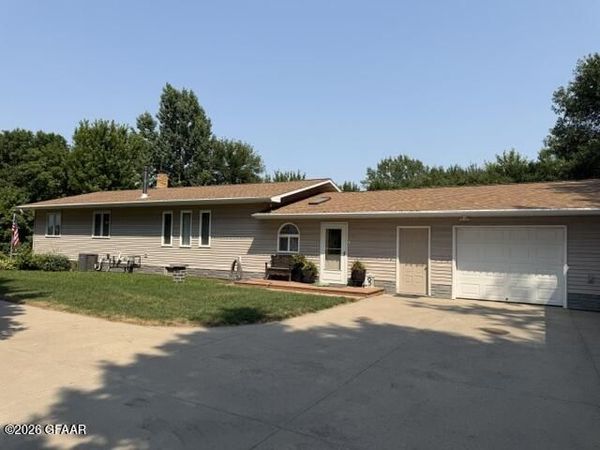 1692 BARRETT Avenue, Larimore, ND 58251
