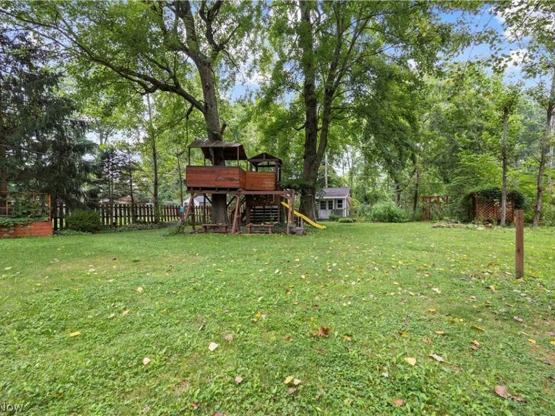 8567 Brentwood Drive, Olmsted Township, OH 44138 Photo 37