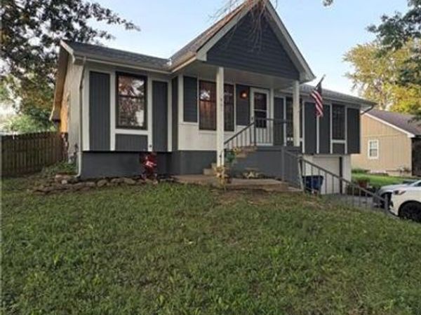 901 NW Valley Woods Drive, Grain Valley, MO 64029