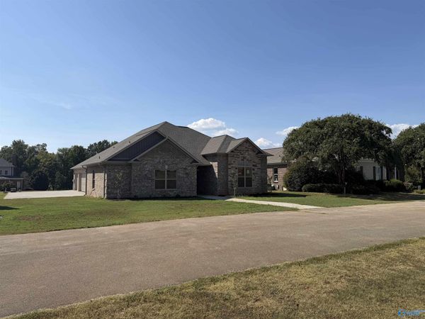 13589 Pipers Square, Athens, AL 35611