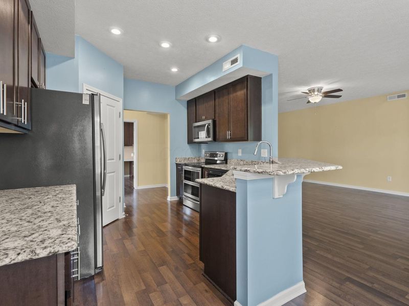 580 Redwood Lane, Lewis Center, OH 43035 Photo 6
