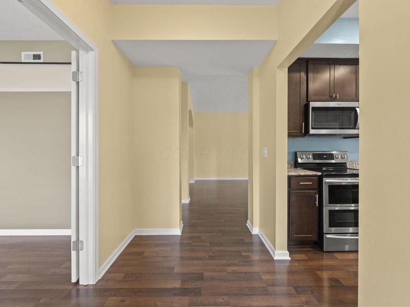 580 Redwood Lane, Lewis Center, OH 43035 Photo 9