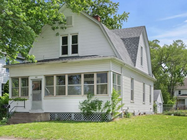 1023 16th Street , Rock Island, IL 61201