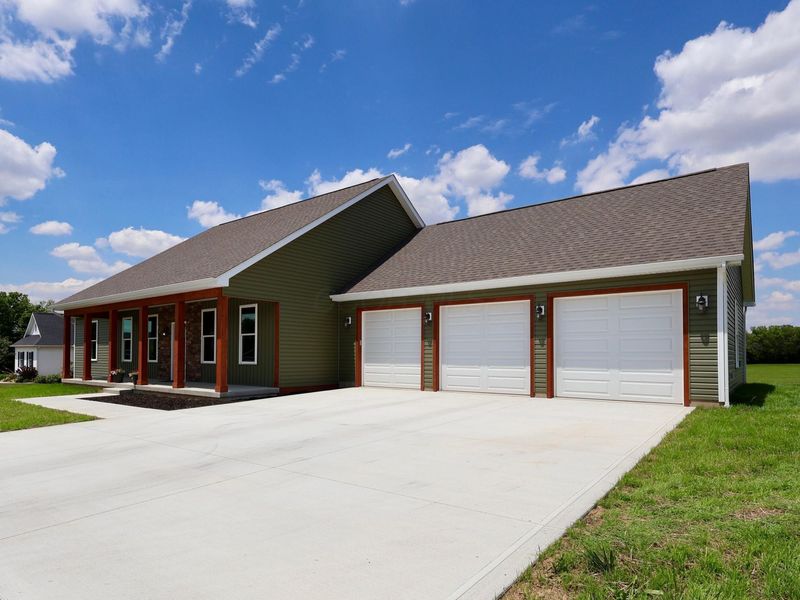 1564 Brooke Park Drive , Circleville, OH 43113 Photo 3