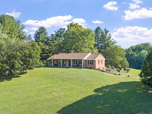537 Blue Ridge Tpk , Fincastle, VA 24090