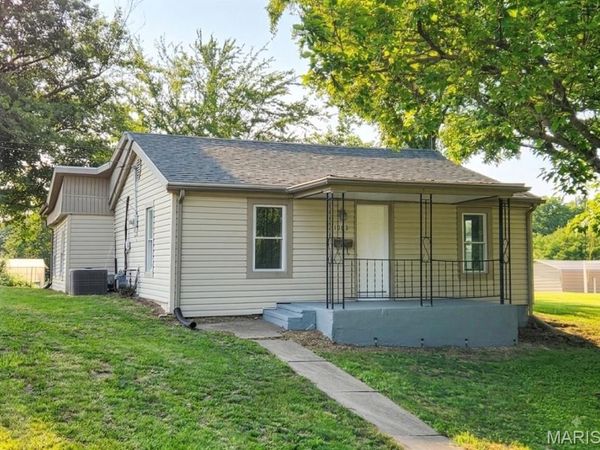 1703 D Street , Hannibal, MO 63401