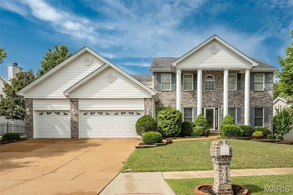 909 Oxford Trail Drive , Saint Peters, MO 63376 Main Photo