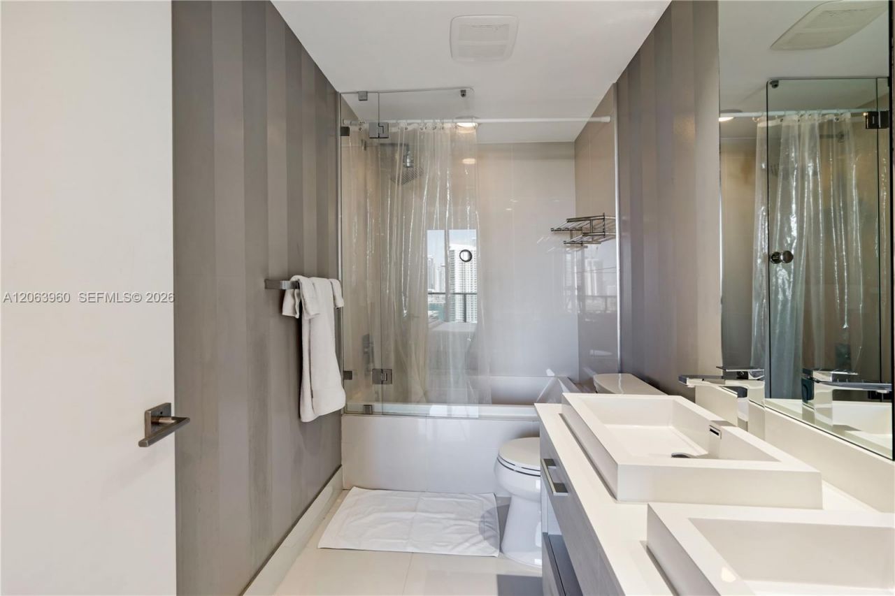 55 SW 9th St , Unit 2301, Miami, FL 33130 Photo