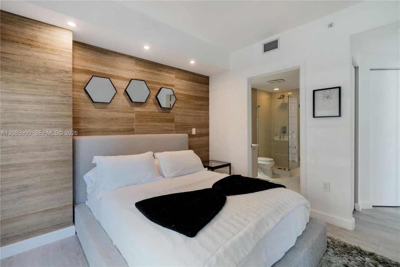 55 SW 9th St , Unit 2301, Miami, FL 33130 Photo