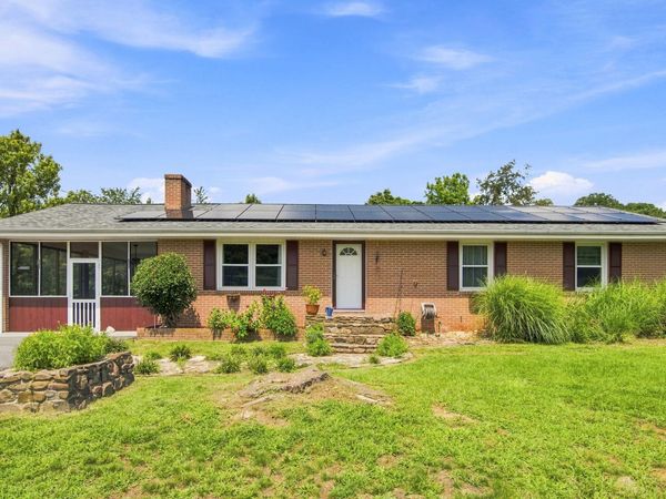 6219 Joyce LN , Salem, VA 24153