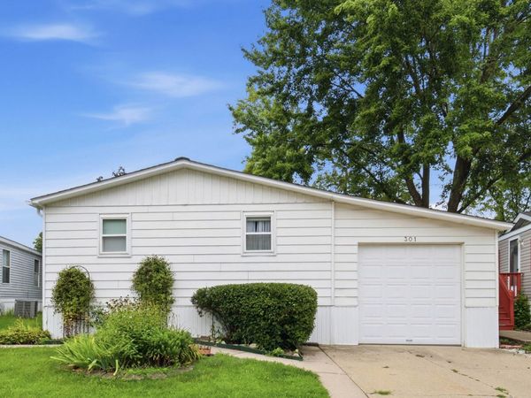 301 Shay Court, Wheeling, IL 60090