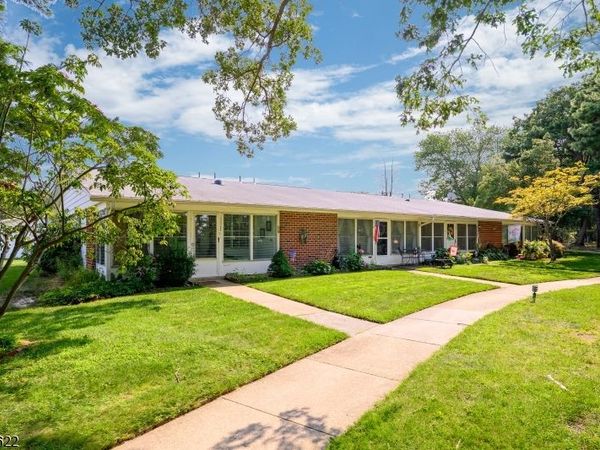 1020 Aberdeen Dr, Lakewood, NJ 08701