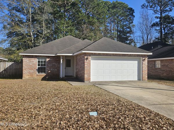 2532 N 10th Street, Ocean Springs, MS 39564