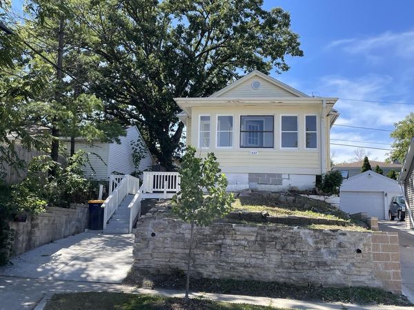 1537 S 94th STREET, West Allis, WI 53214