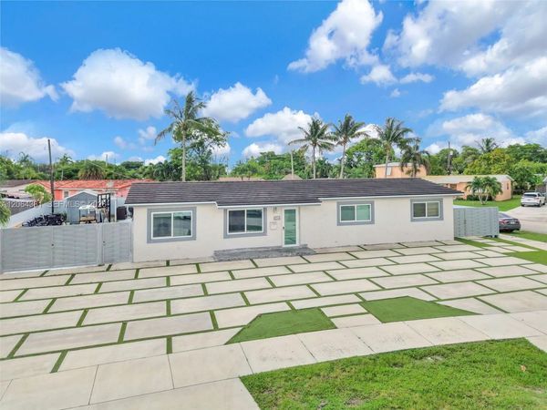 8251 NW 185th St , Hialeah, FL 33015