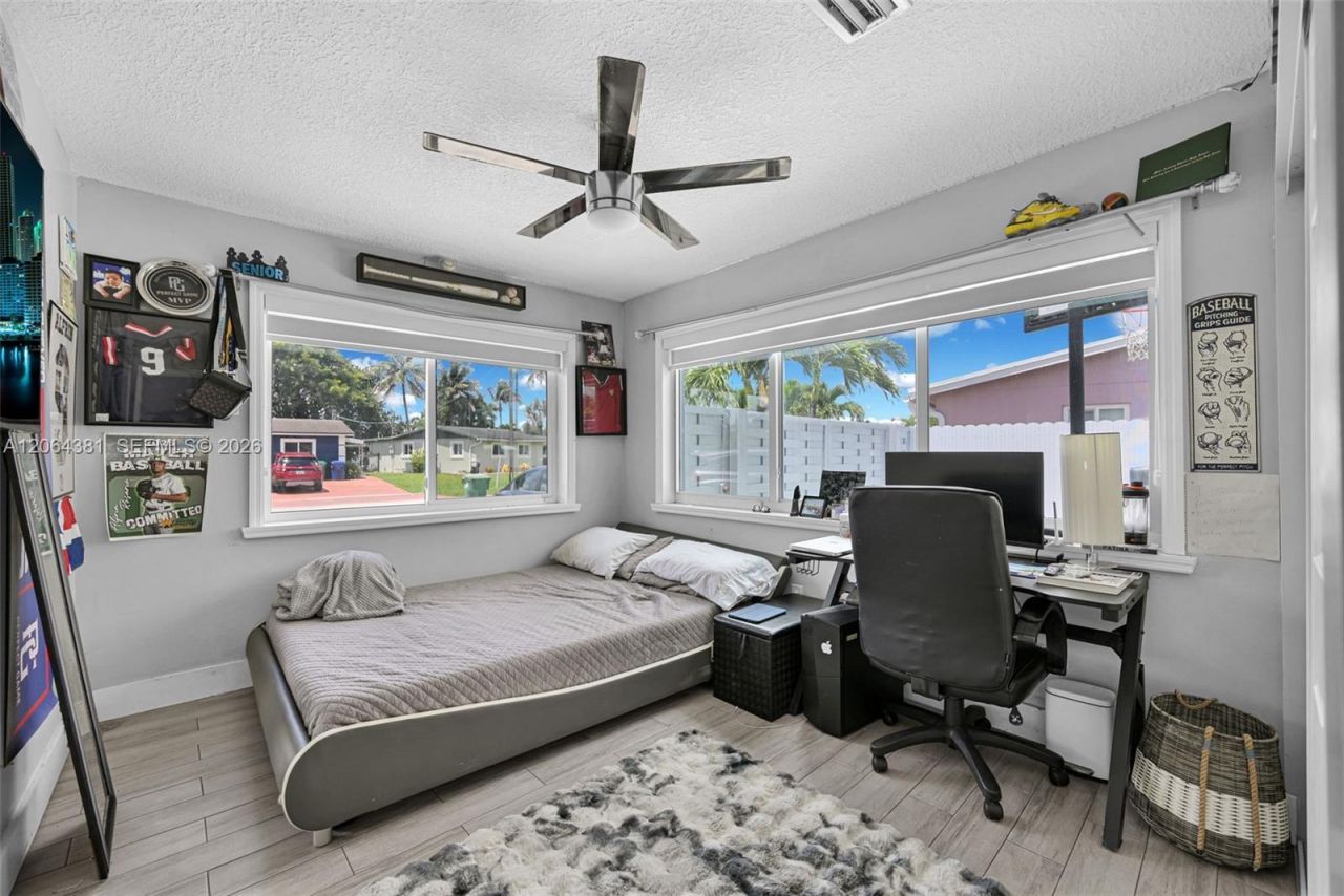 8251 NW 185th St, Hialeah, FL 33015 Photo