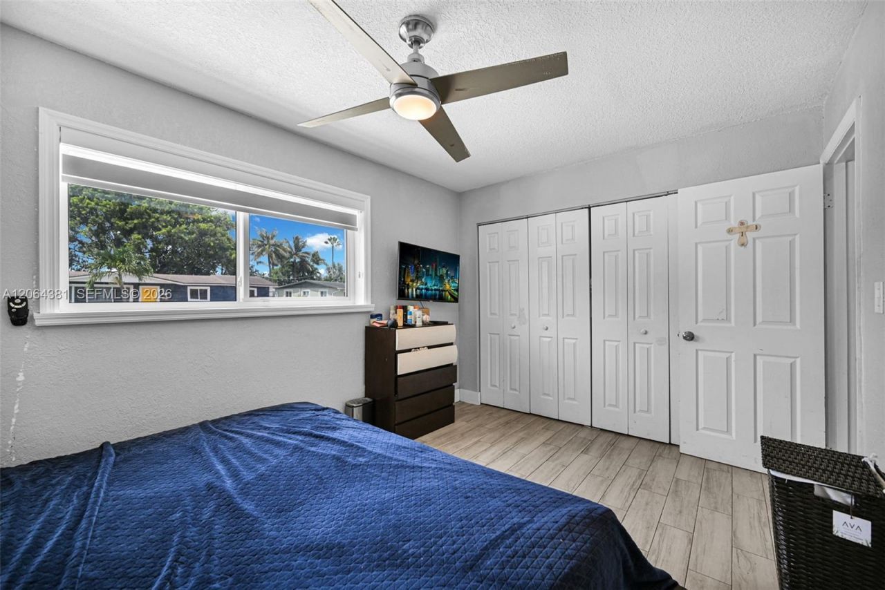 8251 NW 185th St, Hialeah, FL 33015 Photo