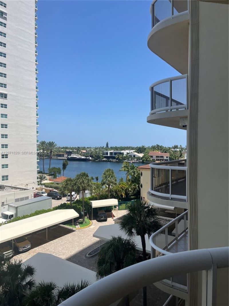 20191 E Country Club Dr , Unit 503, Aventura, FL 33180 Photo