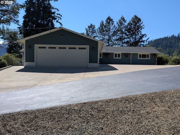 9450 BULLOCK RD, Oakland, OR 97462