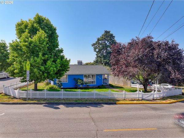 615 PACIFIC AVE, Brookings, OR 97415