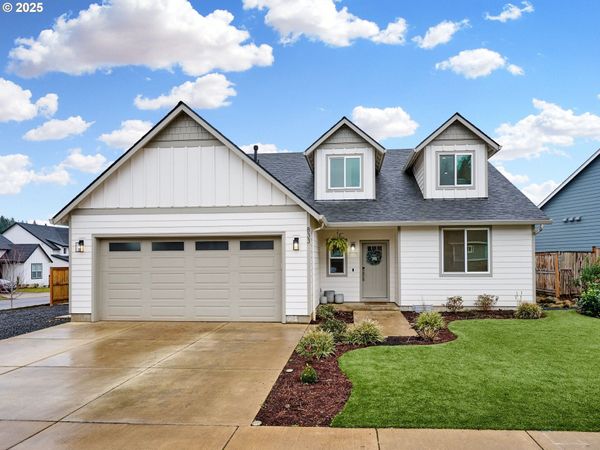 833 HAWK DR, Silverton, OR 97381