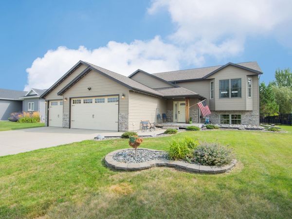 2304 36th Street S, Moorhead, MN 56560