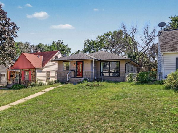 3401 Mcnair Drive N, Robbinsdale, MN 55422