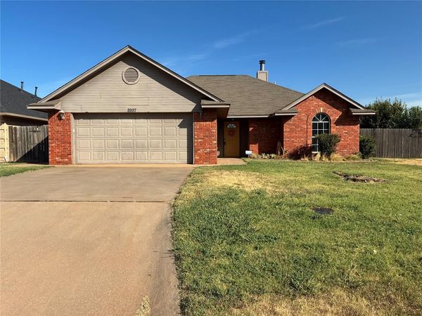 2937 Laurel Circle, Altus, OK 73521