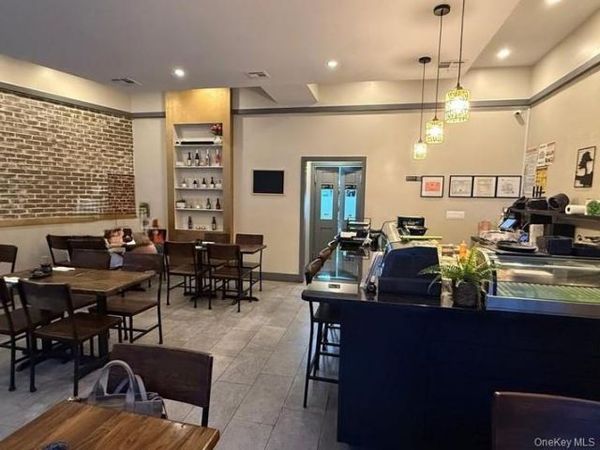 242-03 Northern Boulevard , Douglaston, NY 11362