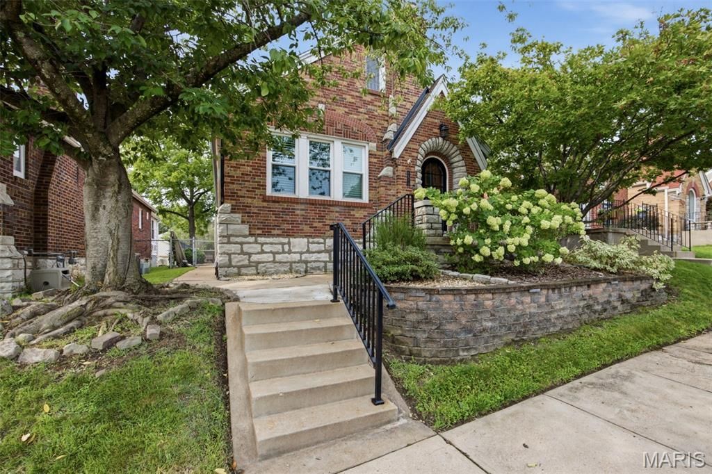 6572 Mardel Avenue , Saint Louis, MO 63109 Main Photo