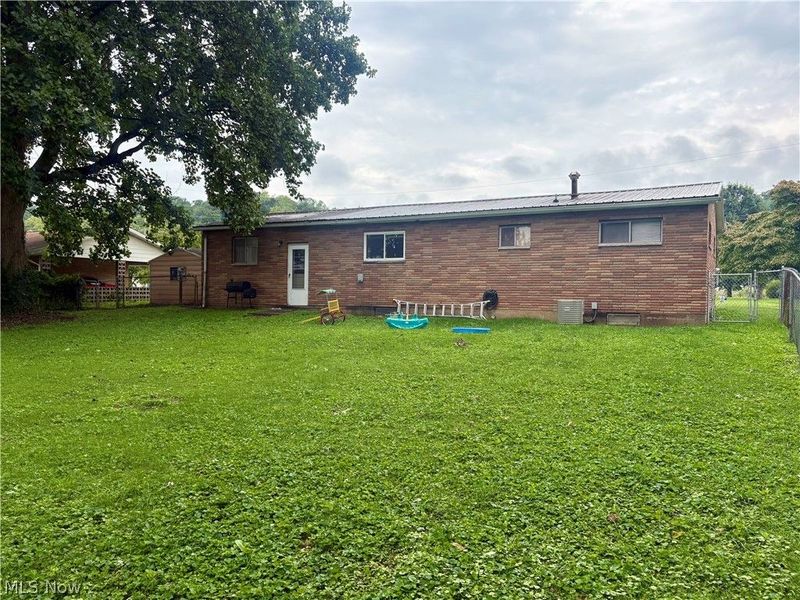 2407 Hanvey Avenue, Belpre, OH 45714 Photo 2