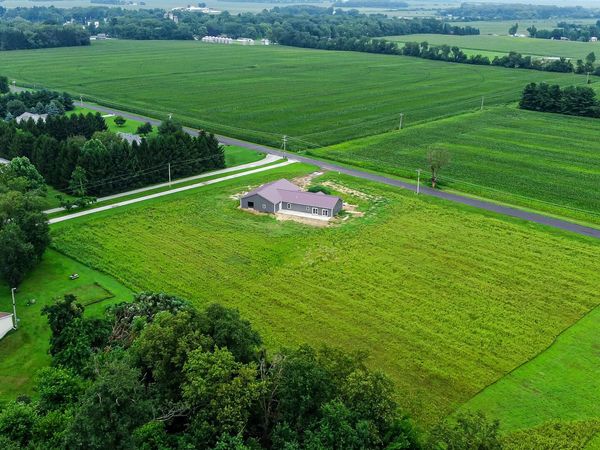 14046 S 450 W , Hanna, IN 46340
