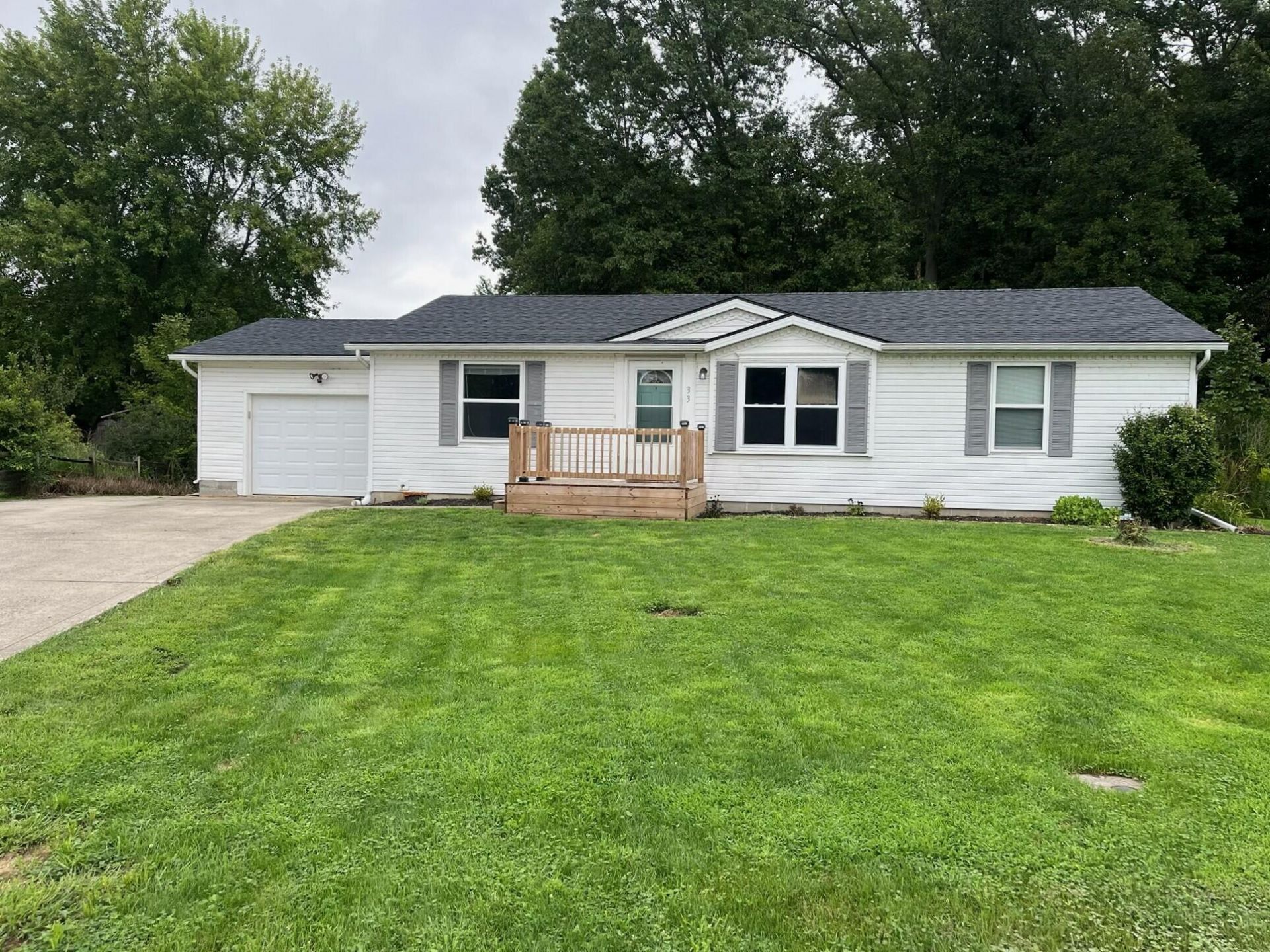 33 Lynnwood Circle Se, Buckeye Lake, OH 43008 Main Photo