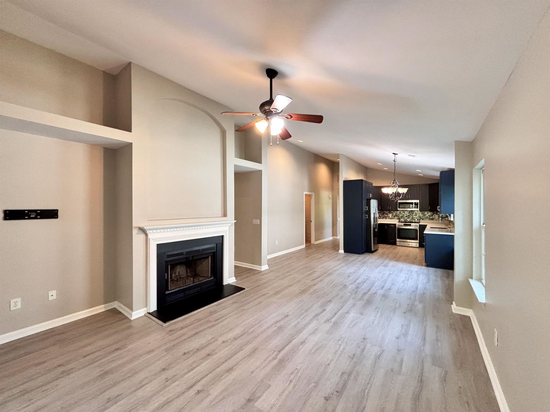 605 Needlerush Ct. Photo 10