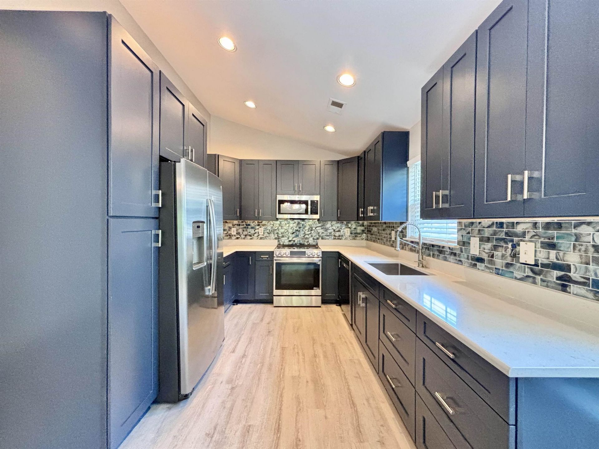 605 Needlerush Ct. Photo 20
