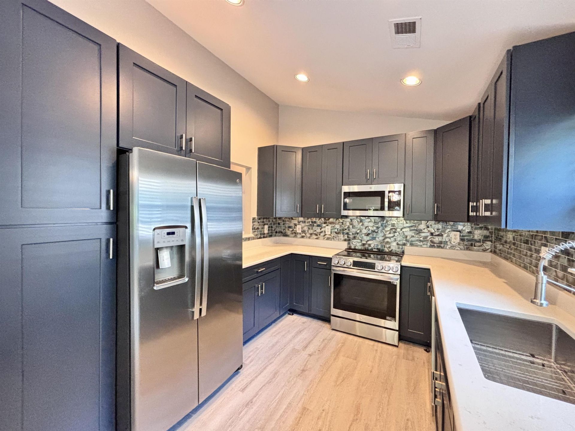 605 Needlerush Ct. Photo 21